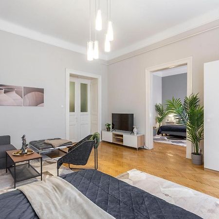 Spacious & Cozy Downtown Apartment With Balcony Budapest Exterior photo